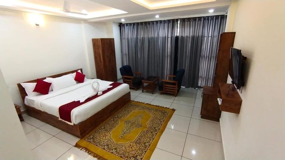 Bed, TV and multimedia, Photo of the whole room, Bedroom