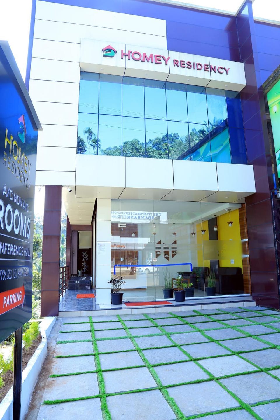 Property building, Facade/entrance, Day, Property logo or sign, Street view