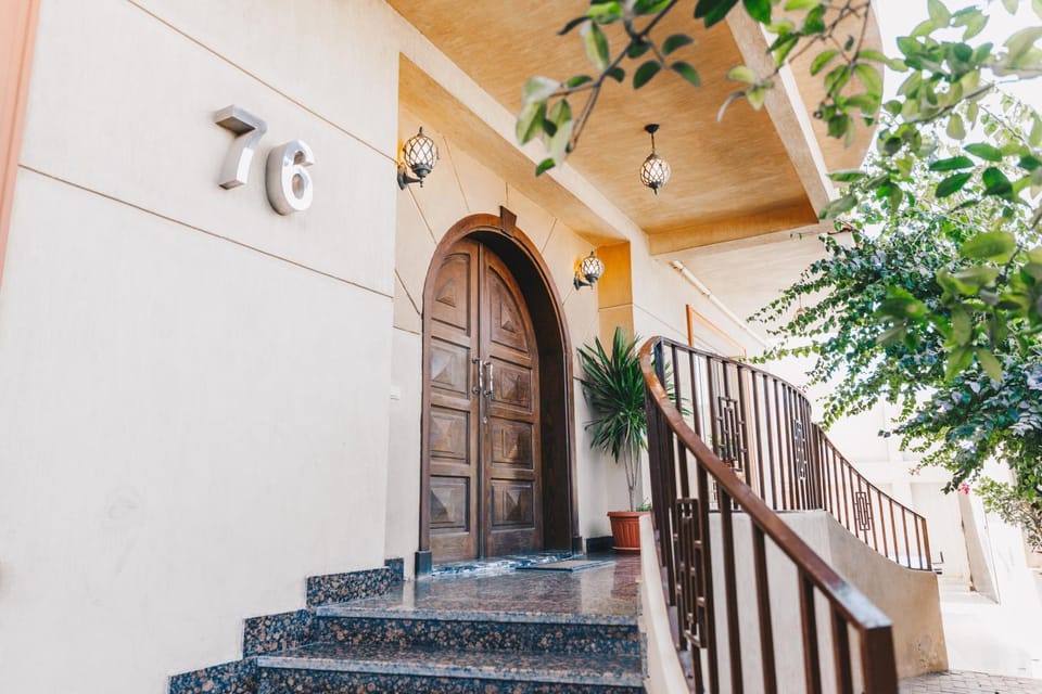 Property building, Facade/entrance, Day