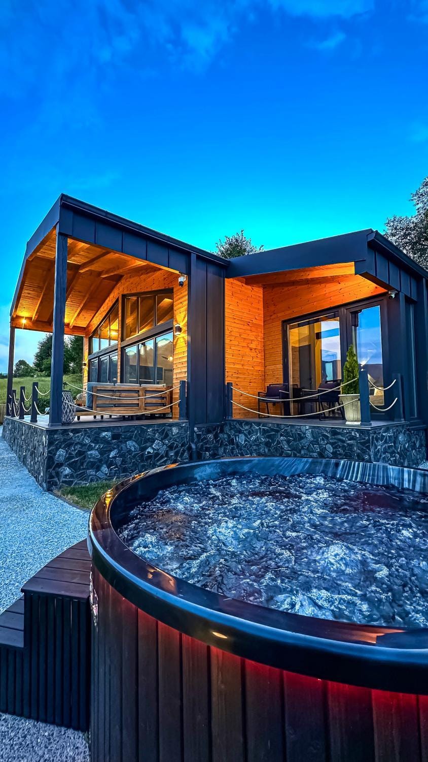 Balada dintre dealuri - Casa Soarelui si Casa Lunii House in Romania