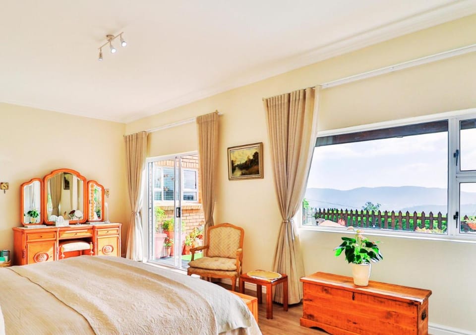 Bed, Bedroom, Mountain view