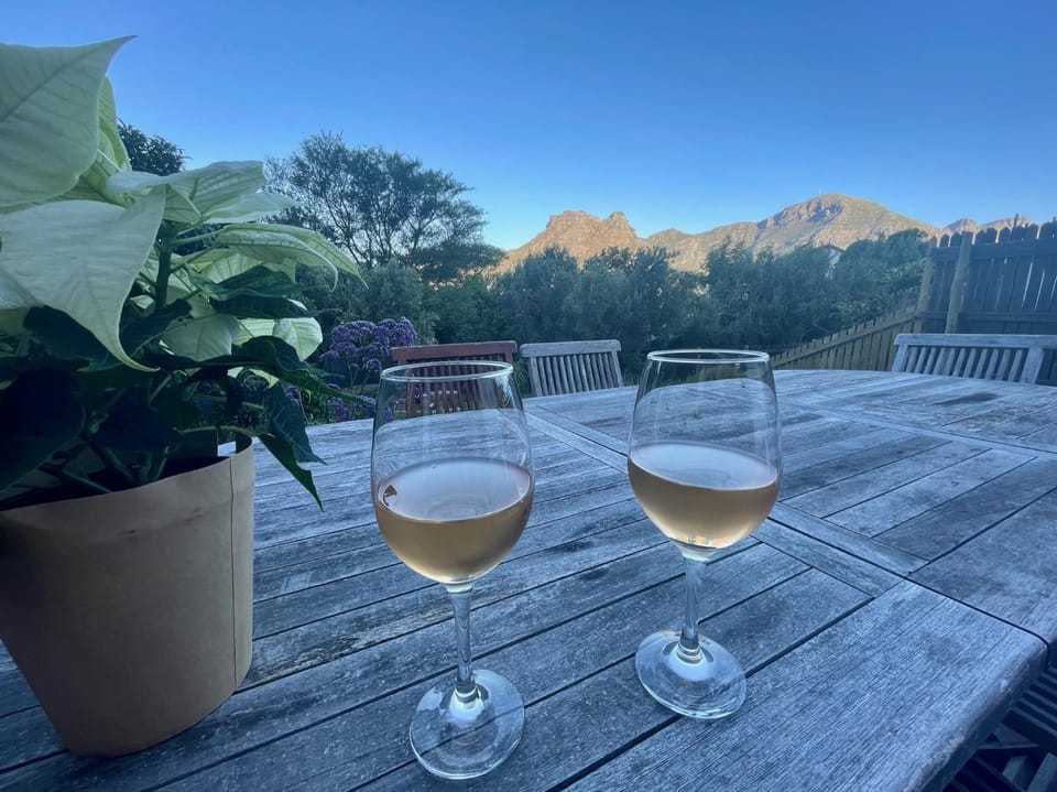 Balcony/Terrace, Dining area, Mountain view, Alcoholic drinks