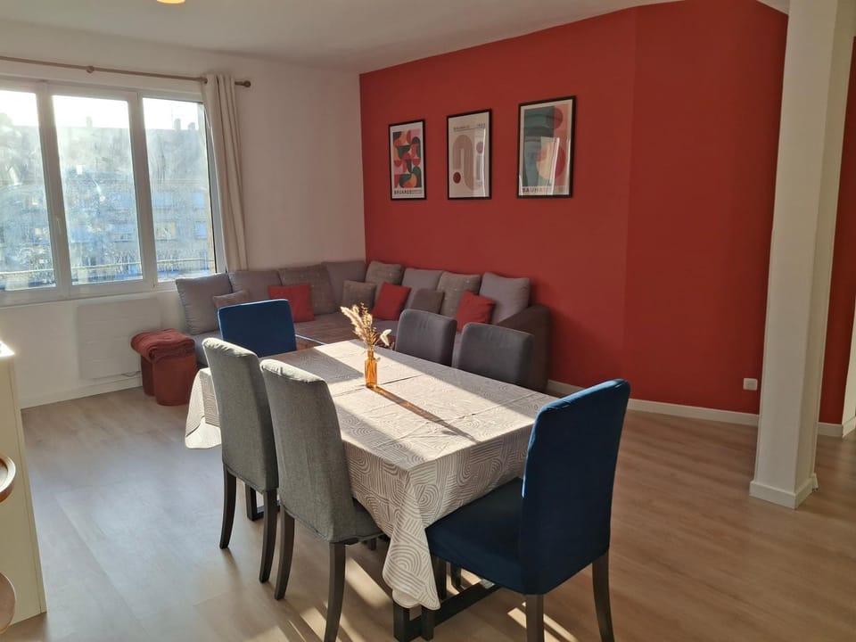 Living room, Seating area, Dining area