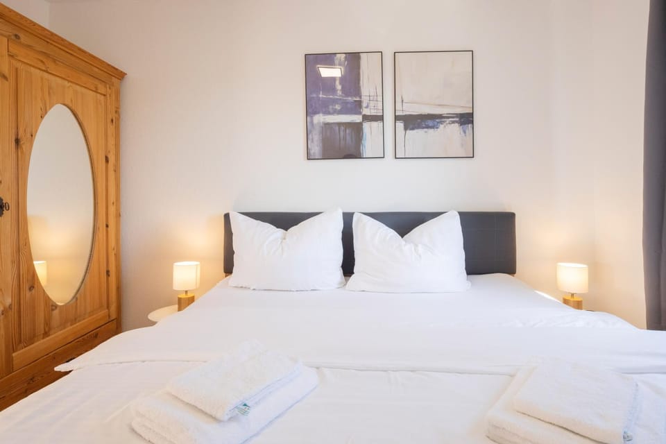 Bed, Photo of the whole room, Bedroom, towels, wardrobe