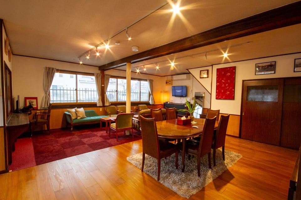 TV and multimedia, Living room, Seating area, Dining area