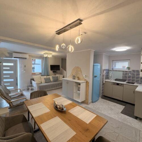 TV and multimedia, Kitchen or kitchenette, Living room, Dining area, pet friendly, air conditioner
