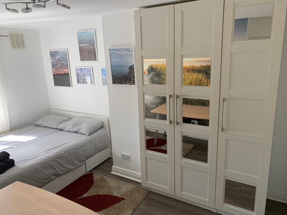 Bed, Photo of the whole room, Bedroom, wardrobe