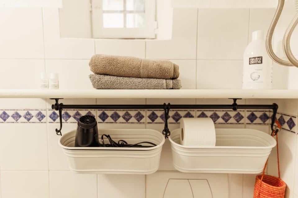 Bathroom, towels