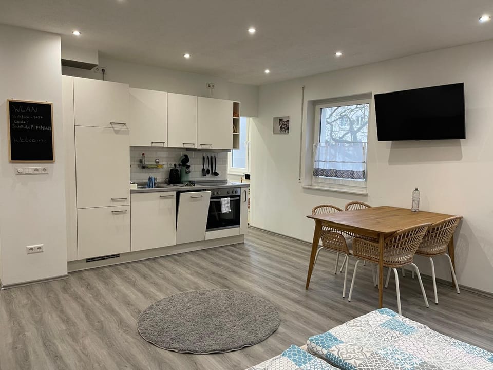 TV and multimedia, Kitchen or kitchenette, Dining area, dishwasher, oven, stove