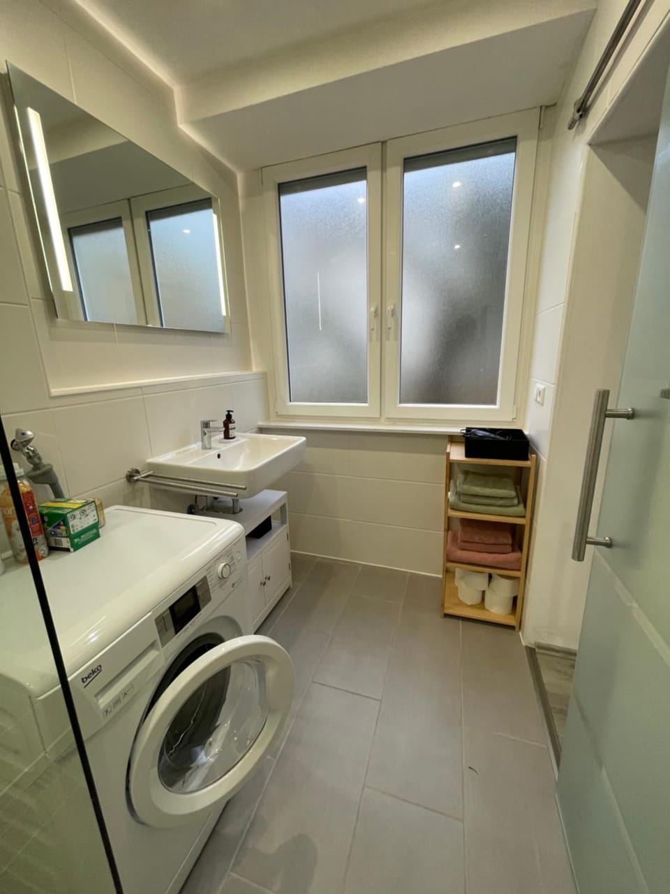 Bathroom, washing machine
