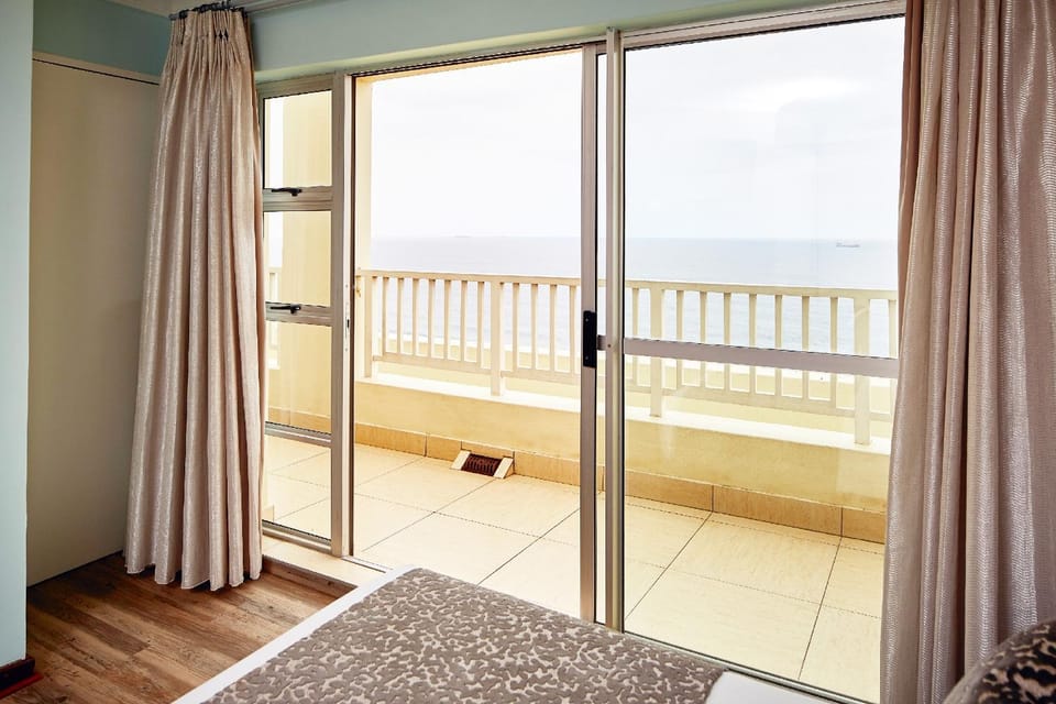 Bed, Natural landscape, View (from property/room), Balcony/Terrace