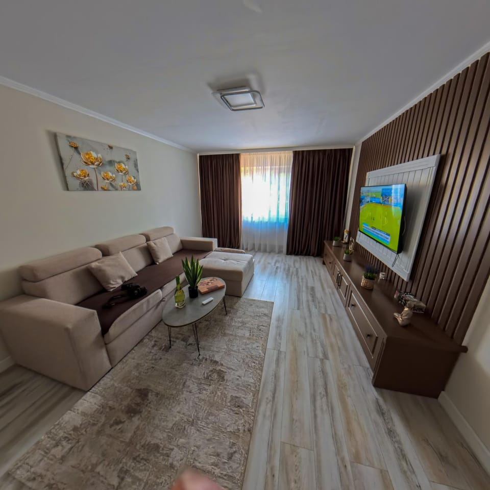 Communal lounge/ TV room, TV and multimedia, Living room, Seating area, Evening entertainment