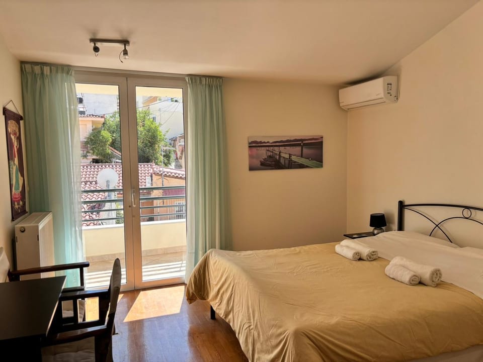 Bed, Balcony/Terrace, Bedroom, towels, air conditioner