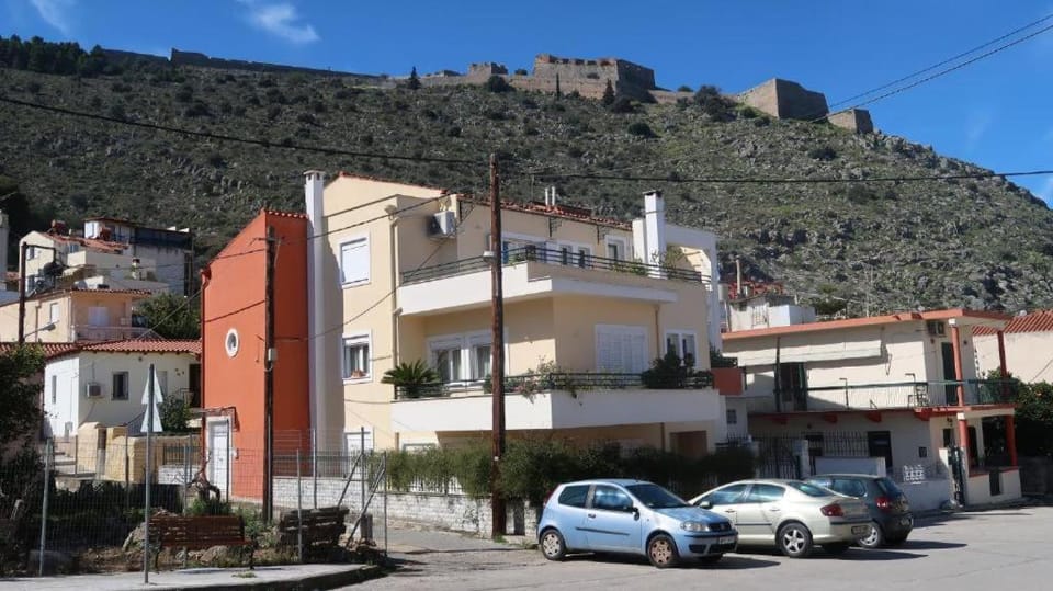 Property building, Natural landscape, Mountain view, Location
