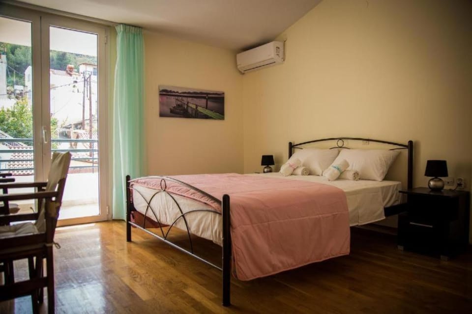 Bed, Bedroom, air conditioner