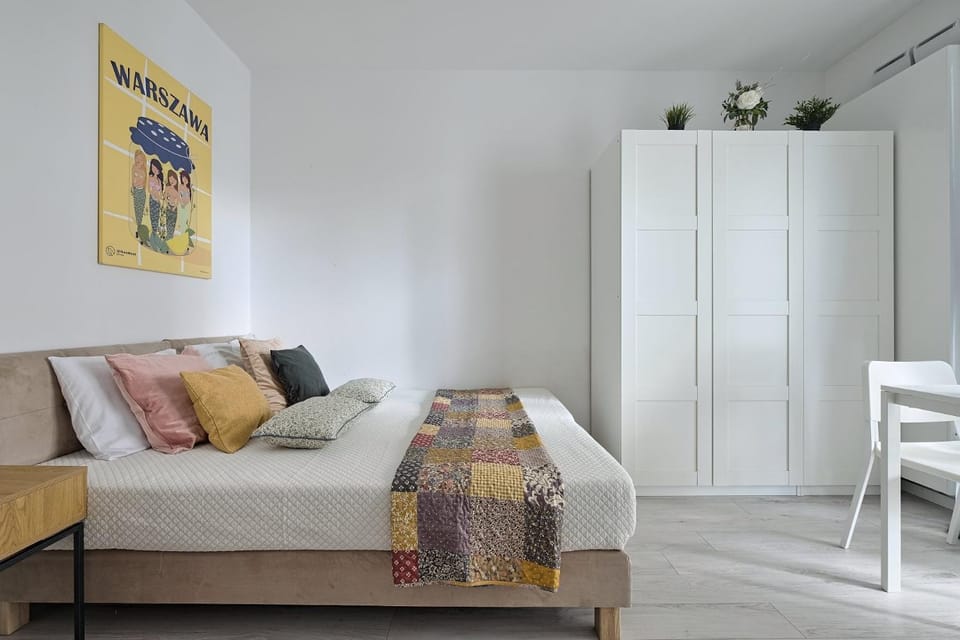Bed, Living room, Seating area, Bedroom, wardrobe