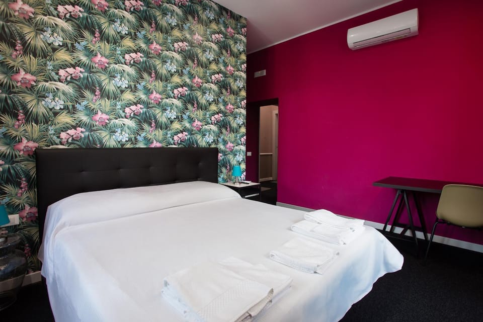 Bed, Photo of the whole room, Bedroom, air conditioner