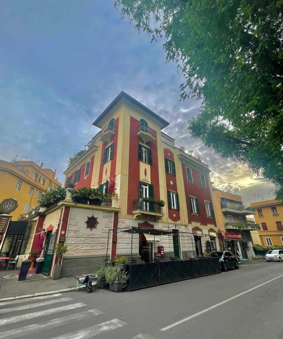 Street view, Location, Parking
