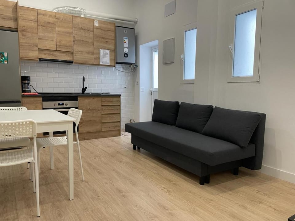 Kitchen or kitchenette, Living room, Seating area, Dining area, pet friendly, stove