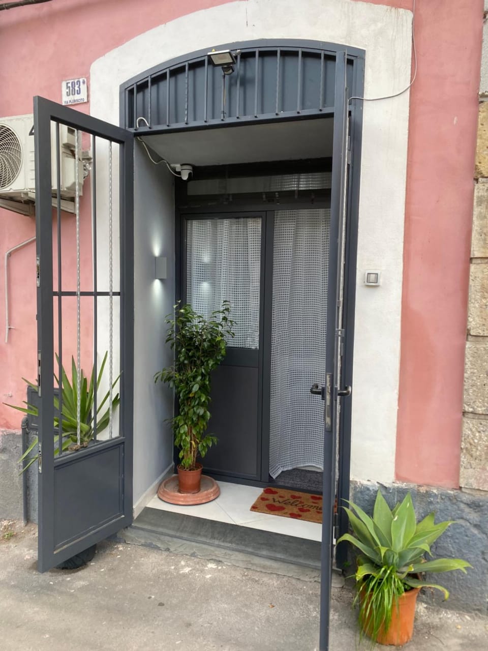 Facade/entrance