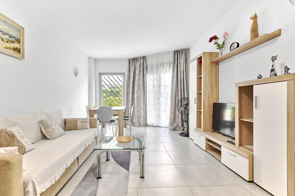 Communal lounge/ TV room, TV and multimedia, Living room