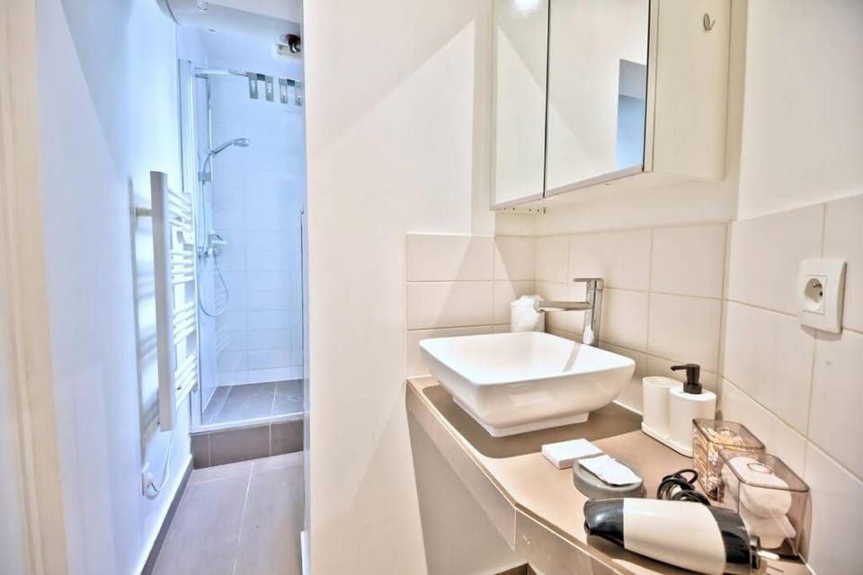 Shower, Bathroom, heating, towels