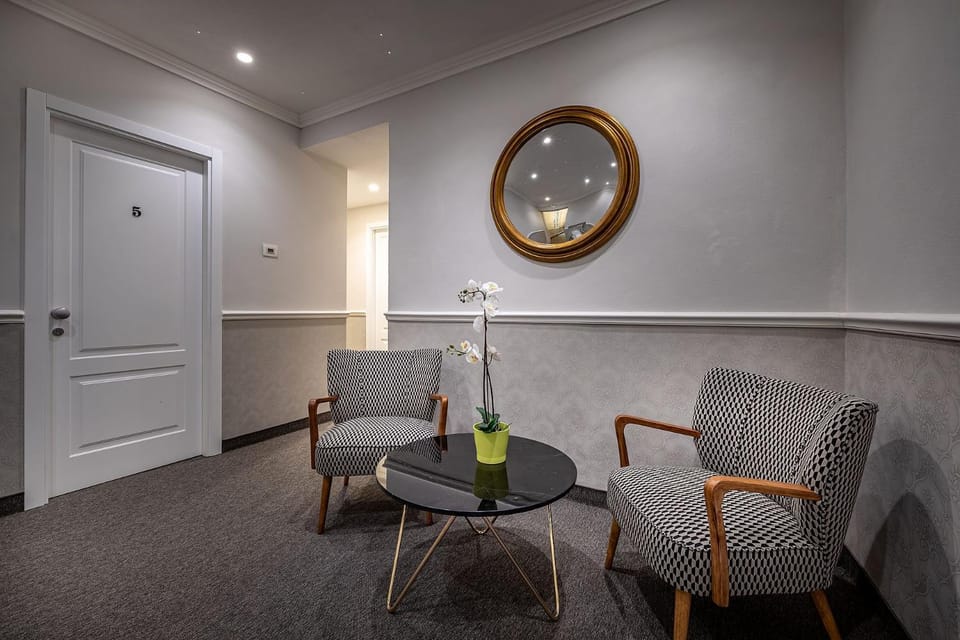 Lobby or reception, Seating area