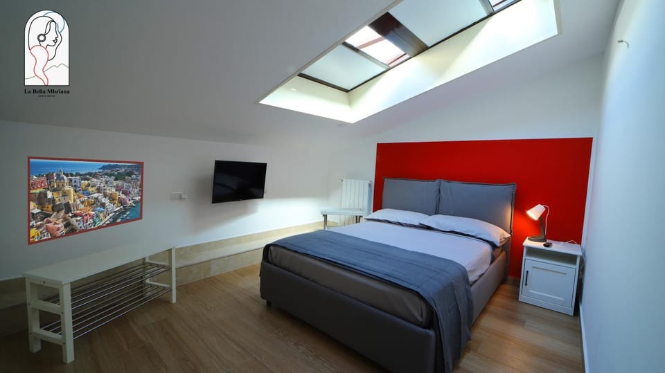 Bed, TV and multimedia, Photo of the whole room, Bedroom
