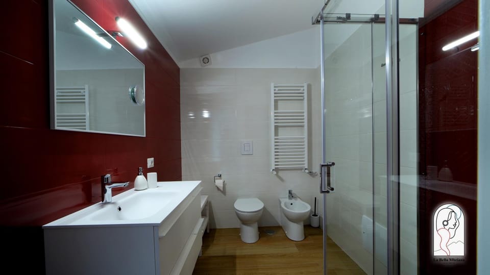 Shower, Toilet, bidet
