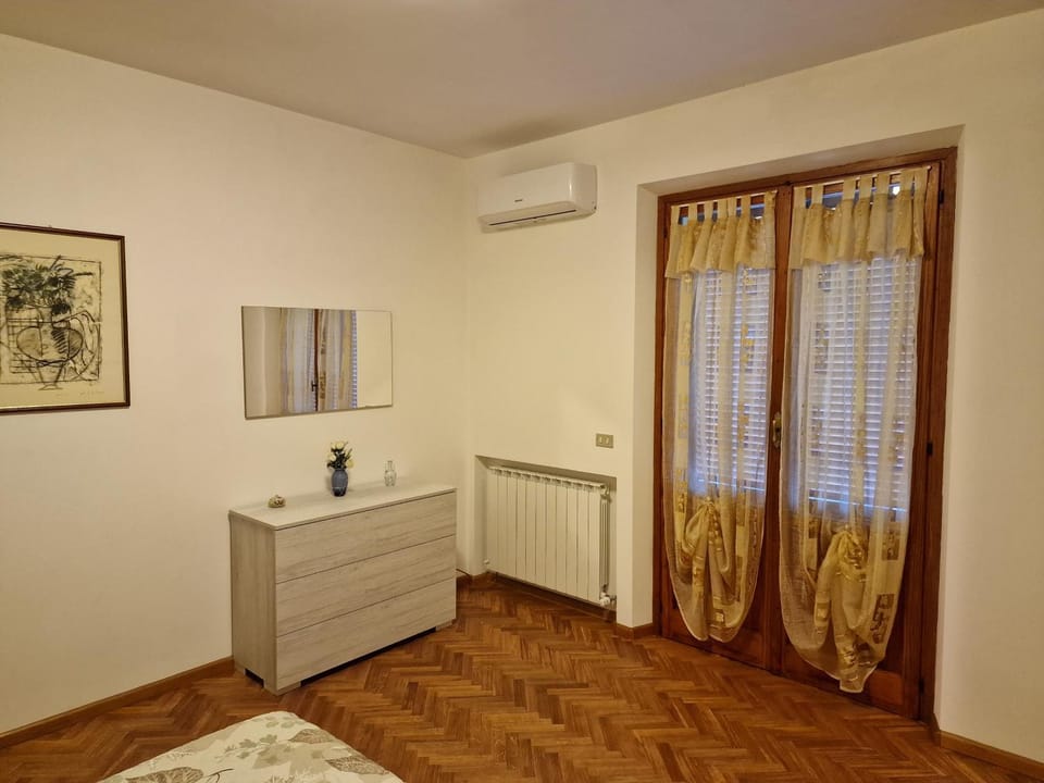 Bedroom, air conditioner