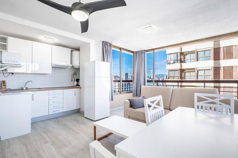 Kitchen or kitchenette, Living room, Dining area, minibar, stove