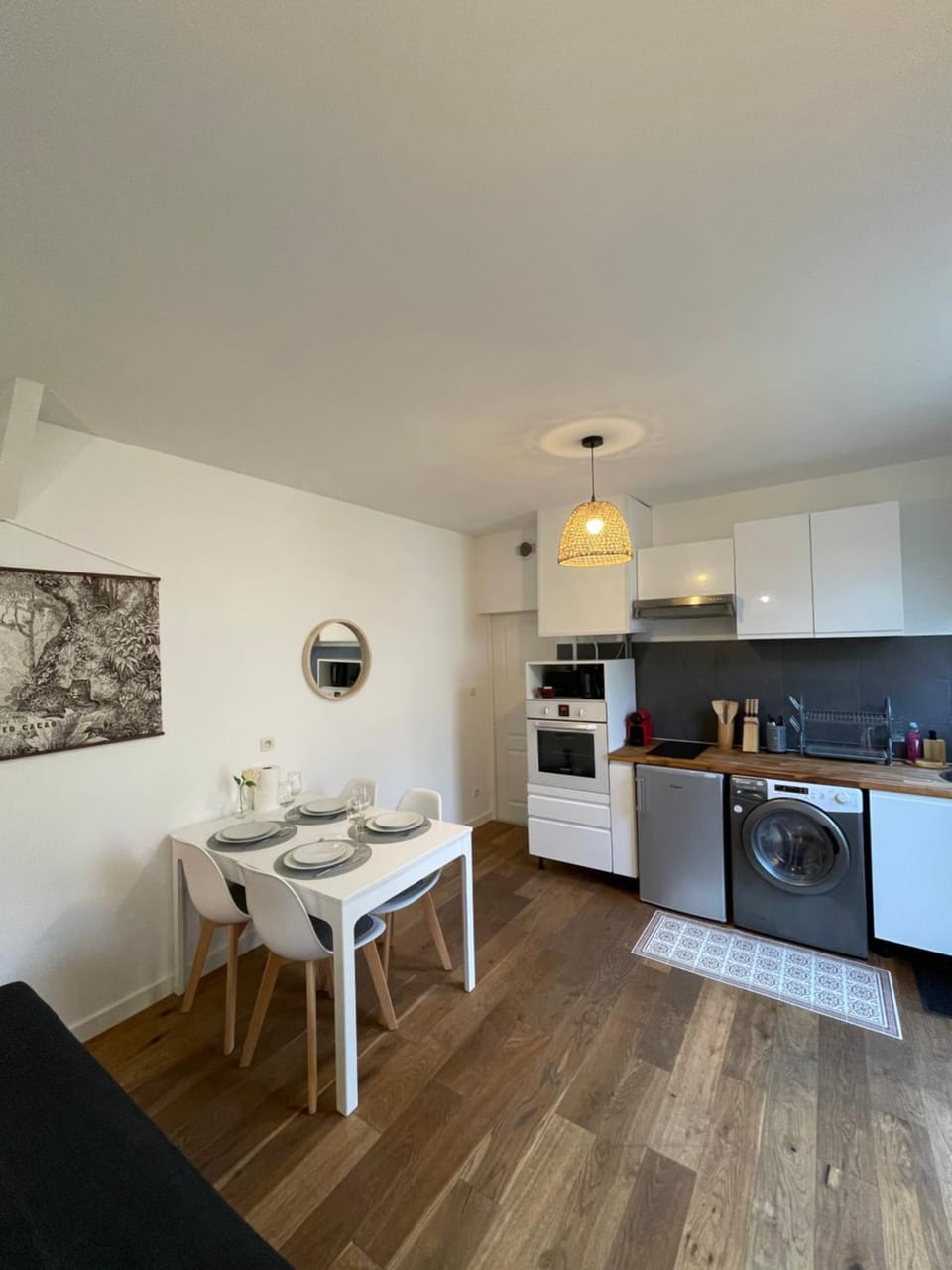 Kitchen or kitchenette, Dining area, stove