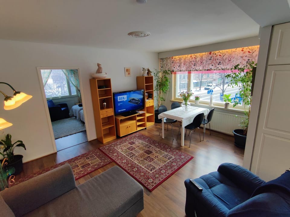 Communal lounge/ TV room, TV and multimedia, Dining area