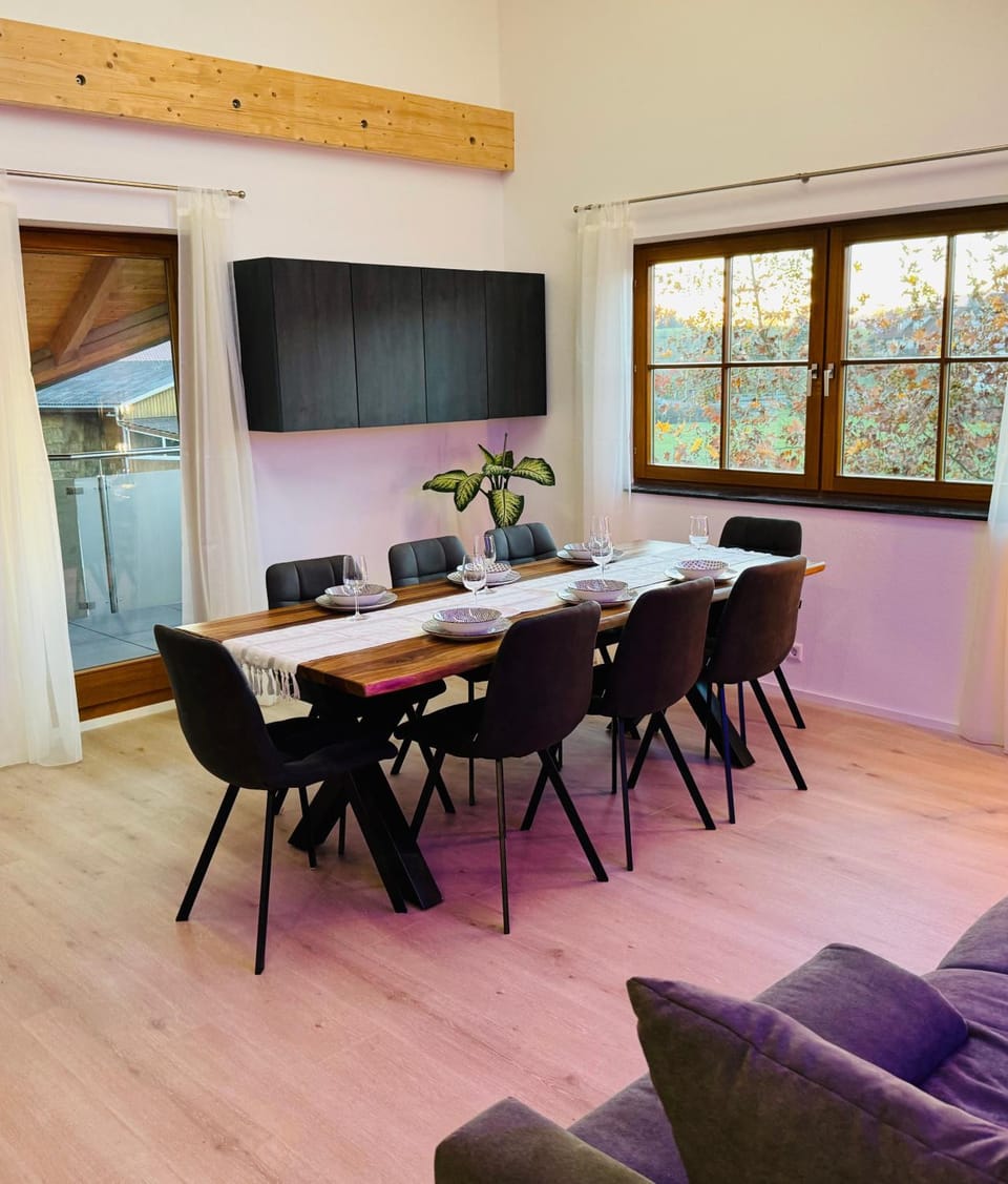 Seating area, Dining area