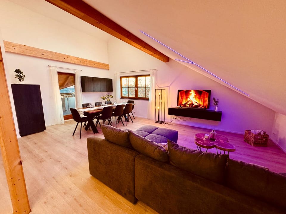 TV and multimedia, Living room, Seating area, Dining area, flat iron