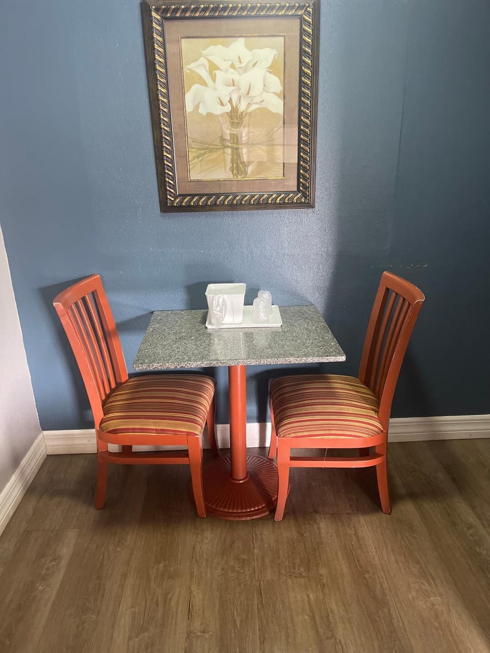 Seating area, Dining area