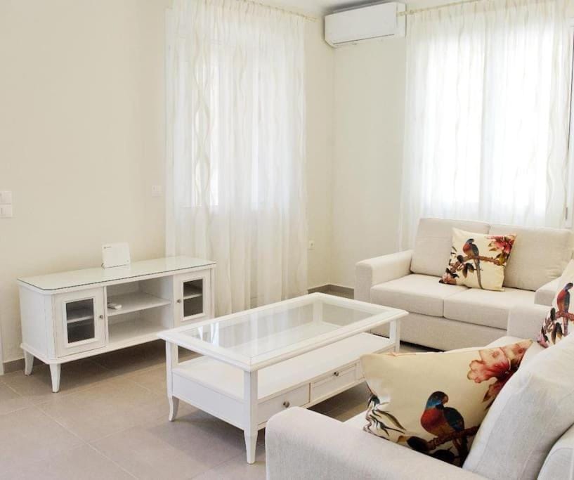 Bed, Living room, Seating area