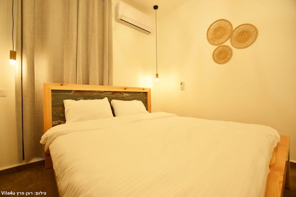 Bed, Bedroom, air conditioner