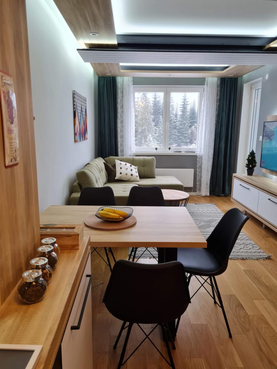 Living room, Seating area, Dining area
