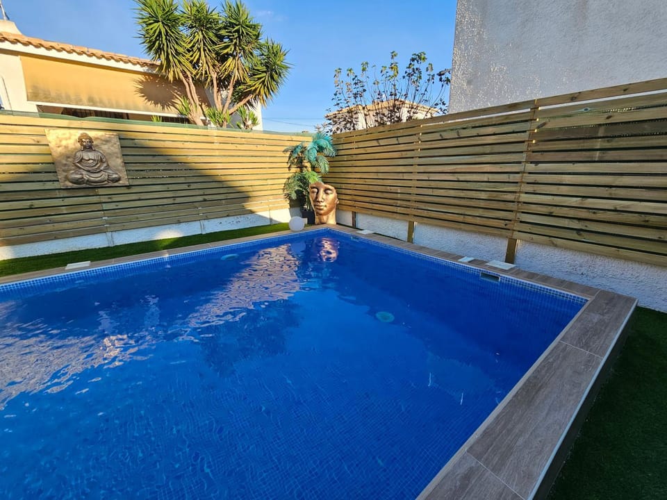 Private Villa with Heated Swimming Pool, Roof Top Solarium & Garden Villa in Vega Baja del Segura