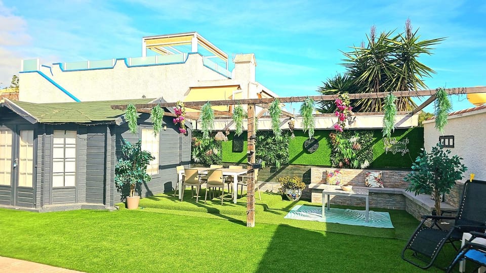 Private Villa with Heated Swimming Pool, Roof Top Solarium & Garden Villa in Vega Baja del Segura