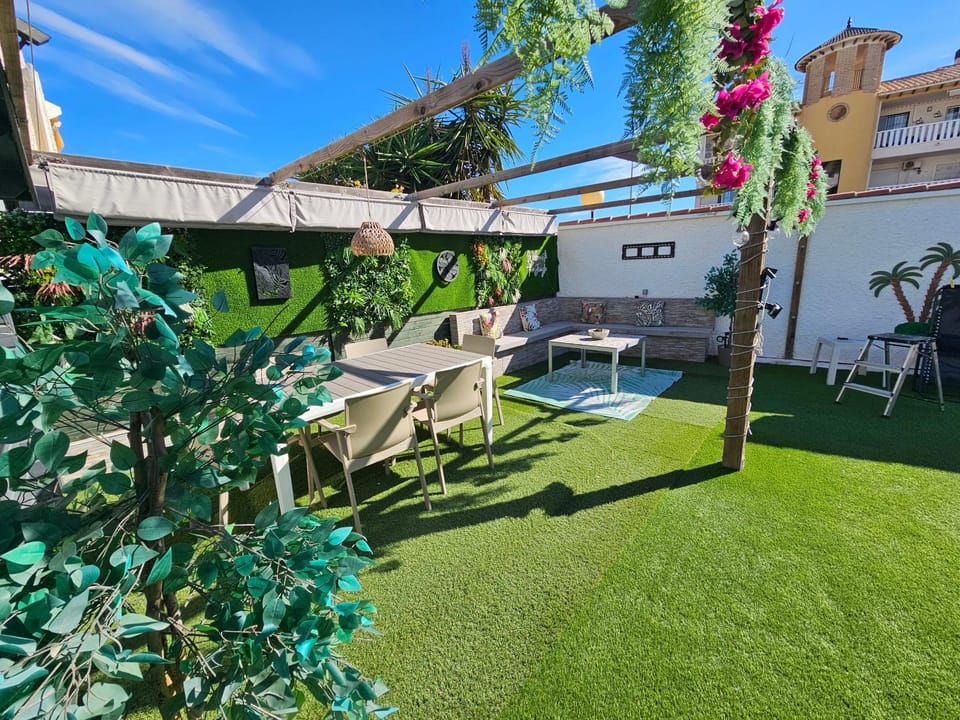 Private Villa with Heated Swimming Pool, Roof Top Solarium & Garden Villa in Vega Baja del Segura