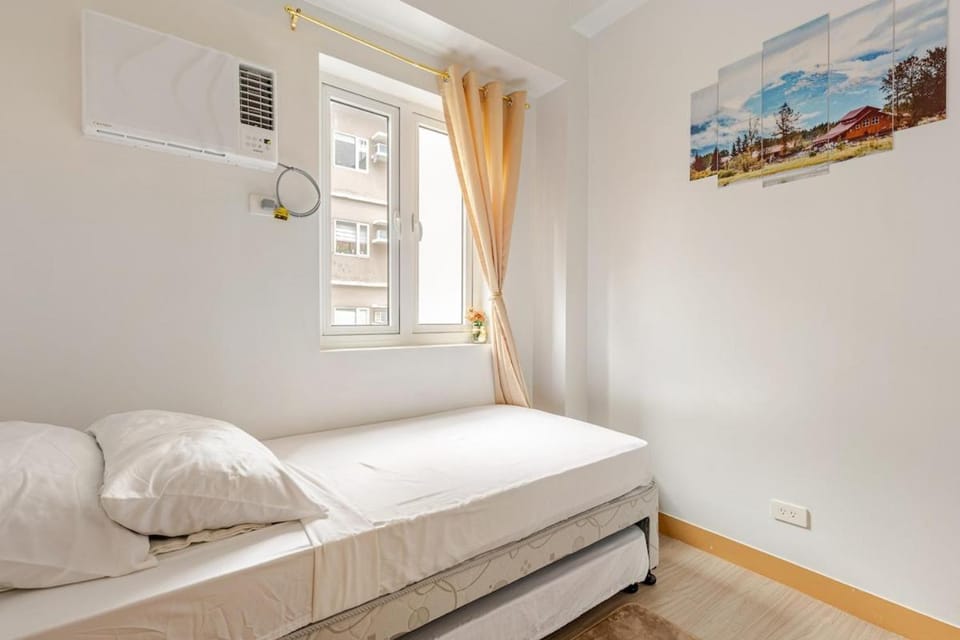 Photo of the whole room, Bedroom, air conditioner
