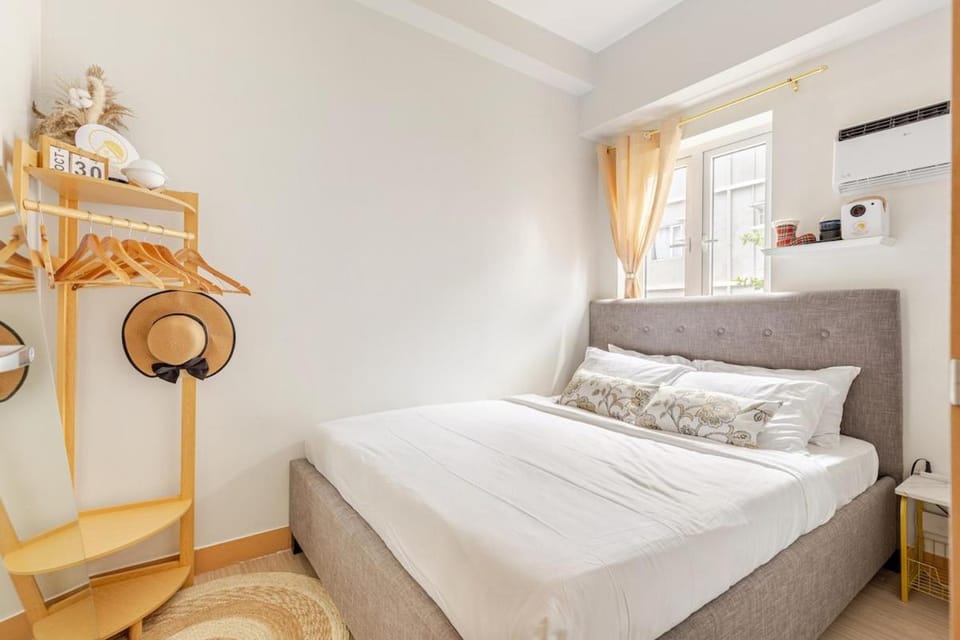 Bed, Photo of the whole room, Bedroom, air conditioner