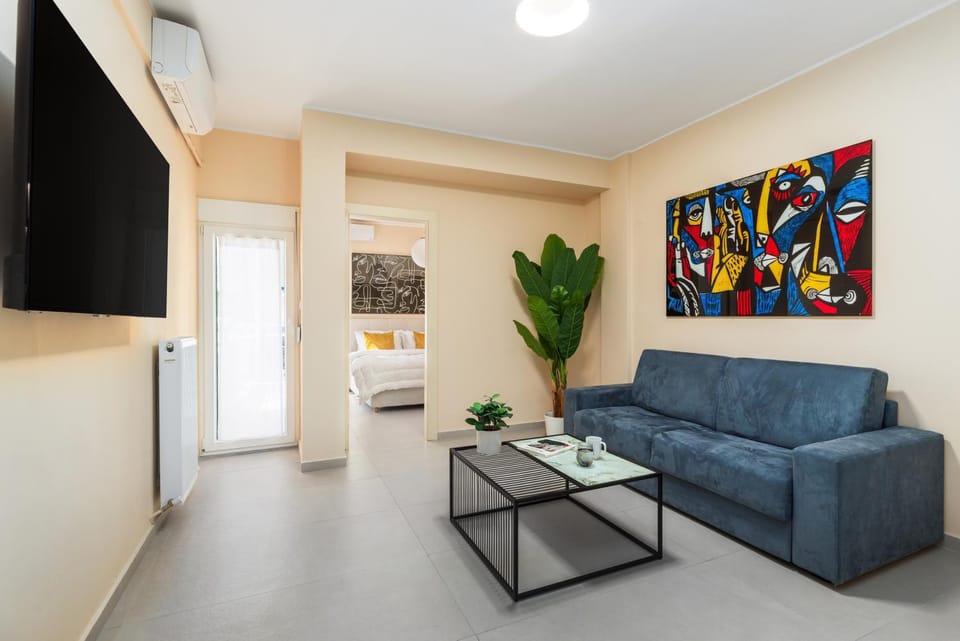 Photo of the whole room, Seating area