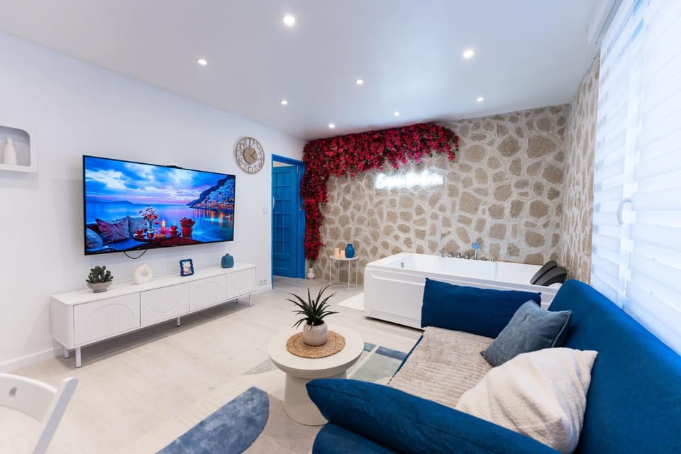 Hot Tub, Living room