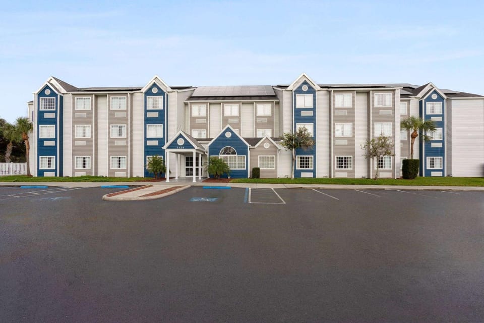 Property building, Day, Location, Parking
