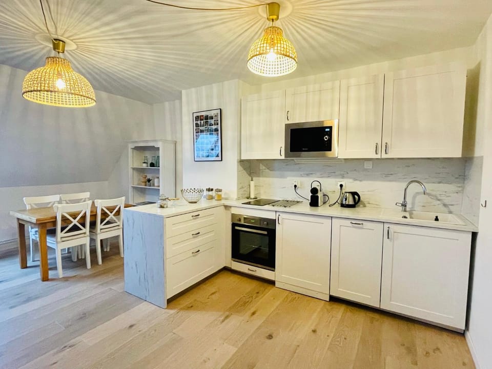 Coffee/tea facilities, Kitchen or kitchenette, Dining area, dishwasher, minibar, pet friendly, stove, toaster