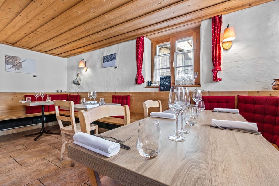 Restaurant/places to eat, Food and drinks
