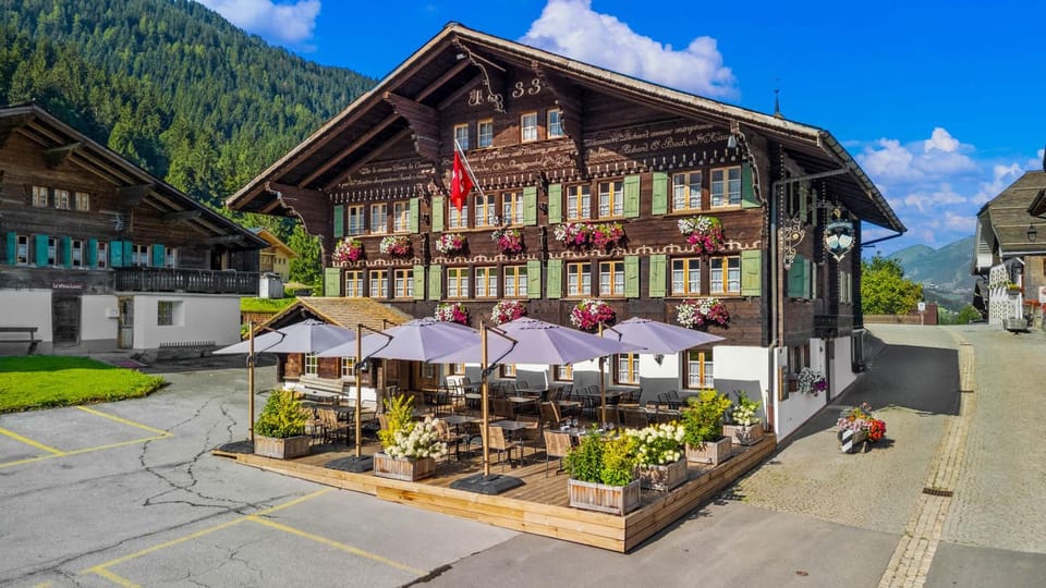 Property building, Restaurant/places to eat, Summer